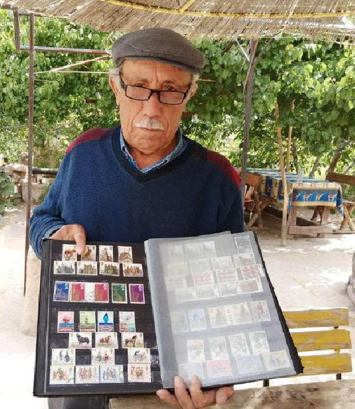 50 yılda 200 bin pul biriktirdi
