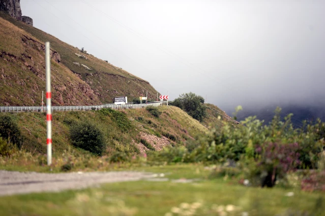 Ardahan-Artvin arasındaki tepelerde oluşan sis güzel manzaralar oluşturdu