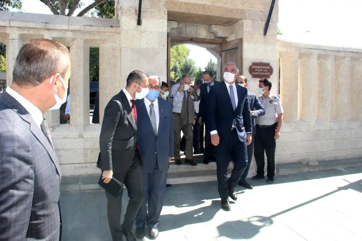 Bakan Ersoy, Mevlana Müzesi Restorasyon çalışmalarını inceledi