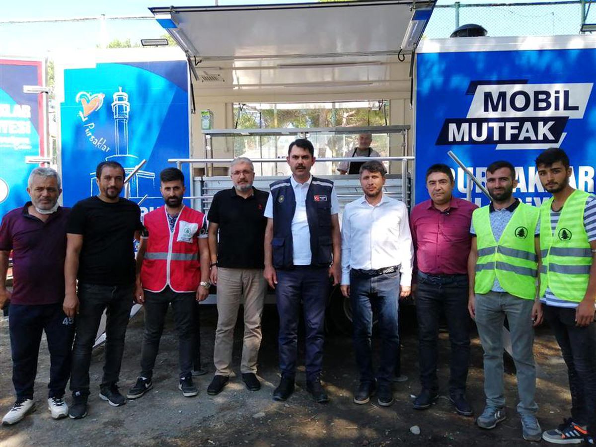 Bakan Soylu ve Bakan Kurum, Kastamonu\'da Pursaklar Belediyesi ekiplerini ziyaret etti