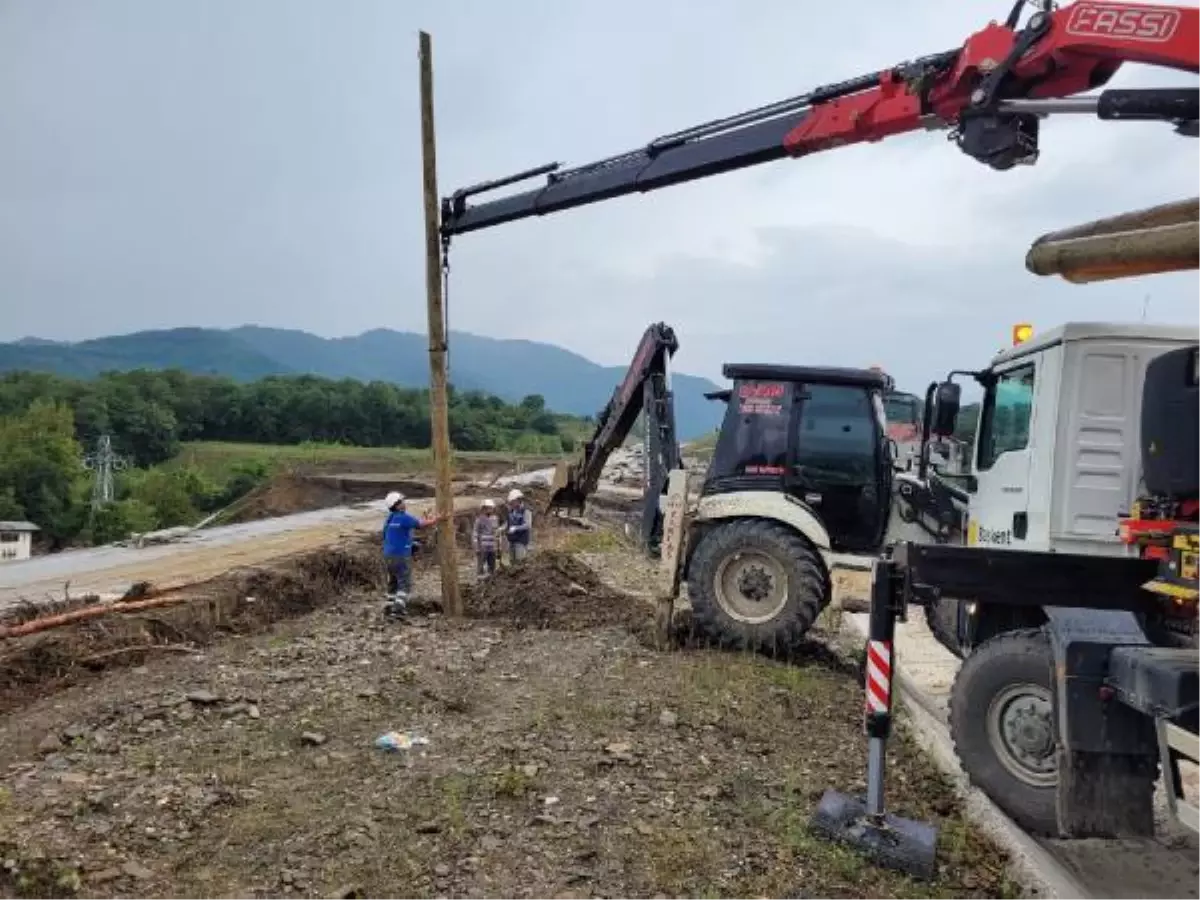 Başkent EDAŞ\'tan Kastamonu\'da sel felaketinden etkilenen bölgelere enerji desteği