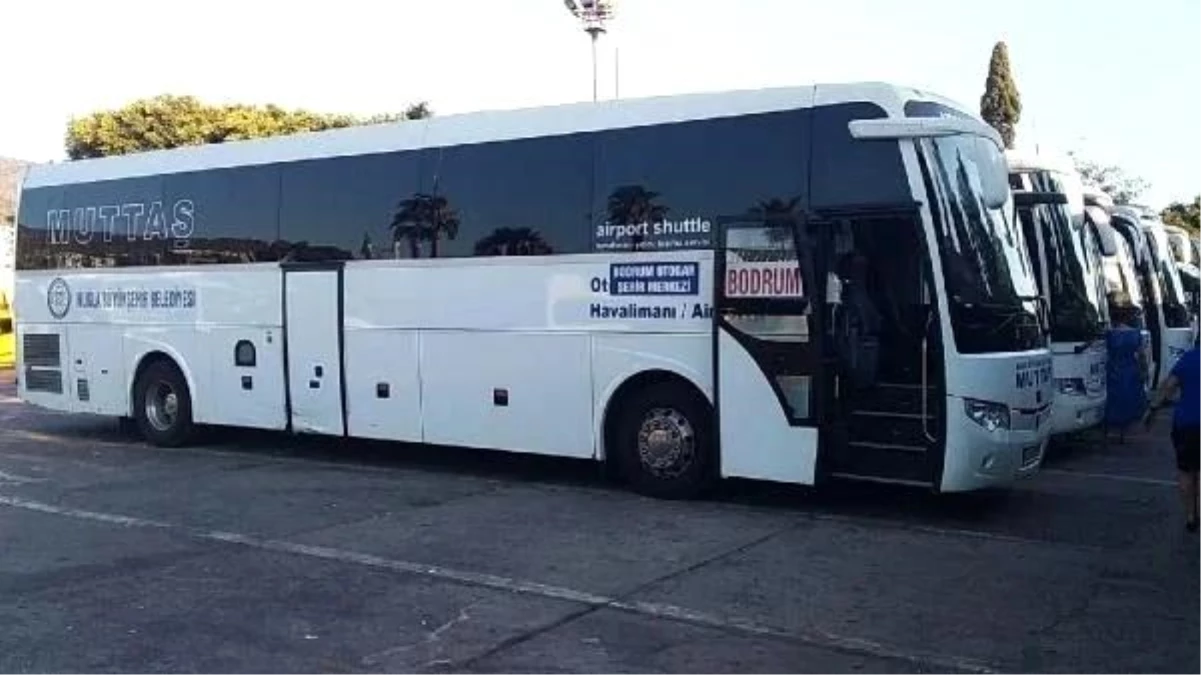 Bodrum\'da Rus turistin düşürdüğü bin 200 doları otobüs şoförü teslim etti