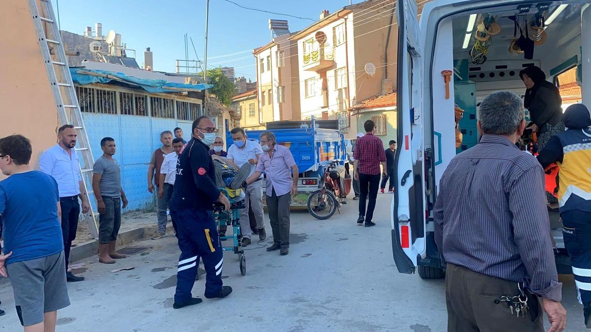 Çatıya çıkmak isterken 7 metreden aşağı düşerek yaralandı