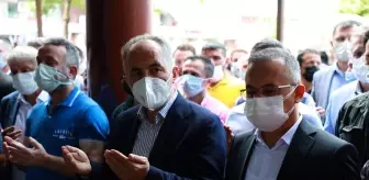 'Cimilli İbo' ismiyle tanınan Karadenizli şarkıcı İbrahim Özer, Rize'de son yolculuğuna uğurlandı