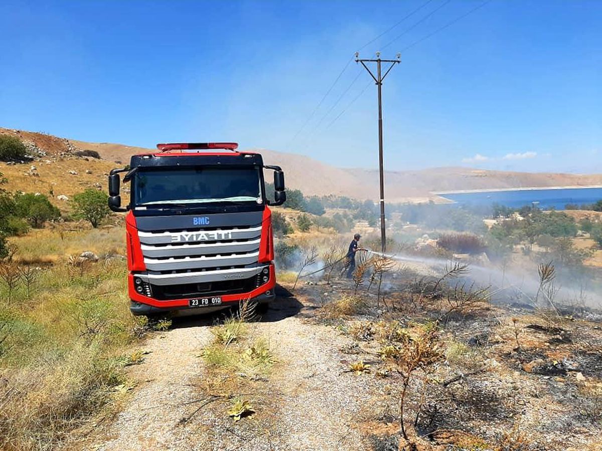 Elazığ\'da örtü yangını