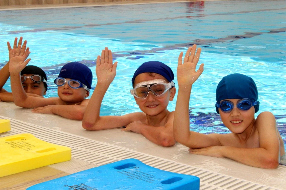 Elmalı\'da ASFİM yüzme kurslarına yoğun ilgi