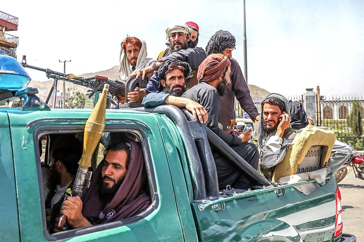 Fotoğraflarla: Taliban\'ın kontrolüne geçmesinden bir gün sonra Kabil\'de yaşananlar