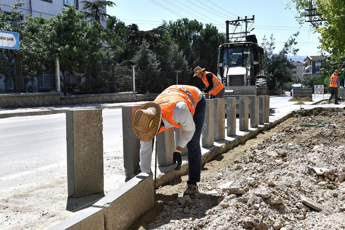 Güvenli ulaşım için yollar yenileniyor