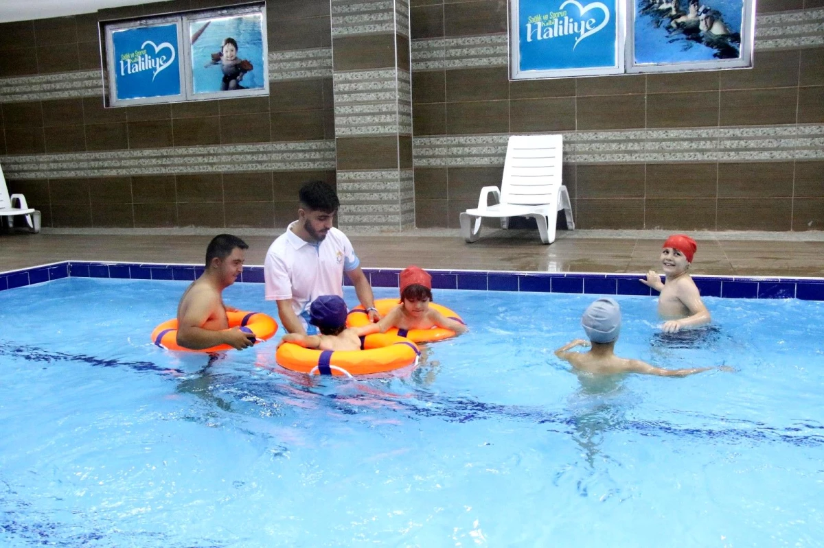 Şanlıurfa\'da engelli çocuklar için yüzme havuzu açıldı