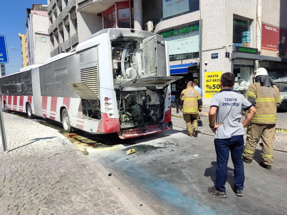 İzmir\'de otobüsün motor bölümündeki patlama paniğe yol açtı