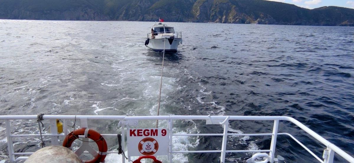 Karabiga açıklarında sürüklenen motoryat kurtarıldı