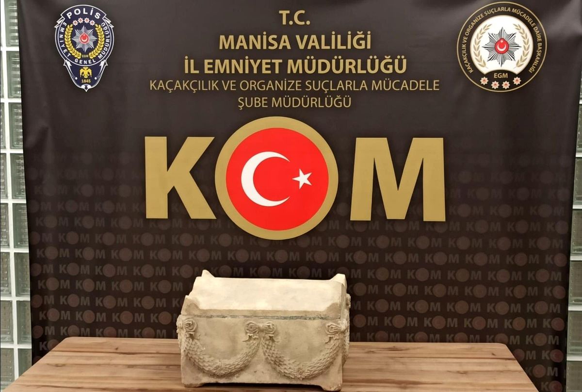 Manisa\'da yurt dışına kaçırılmak üzere olan lahit ele geçirildi