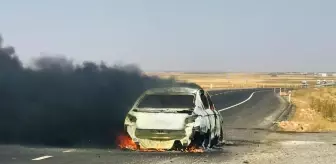 Seyir halindeki otomobil yandı