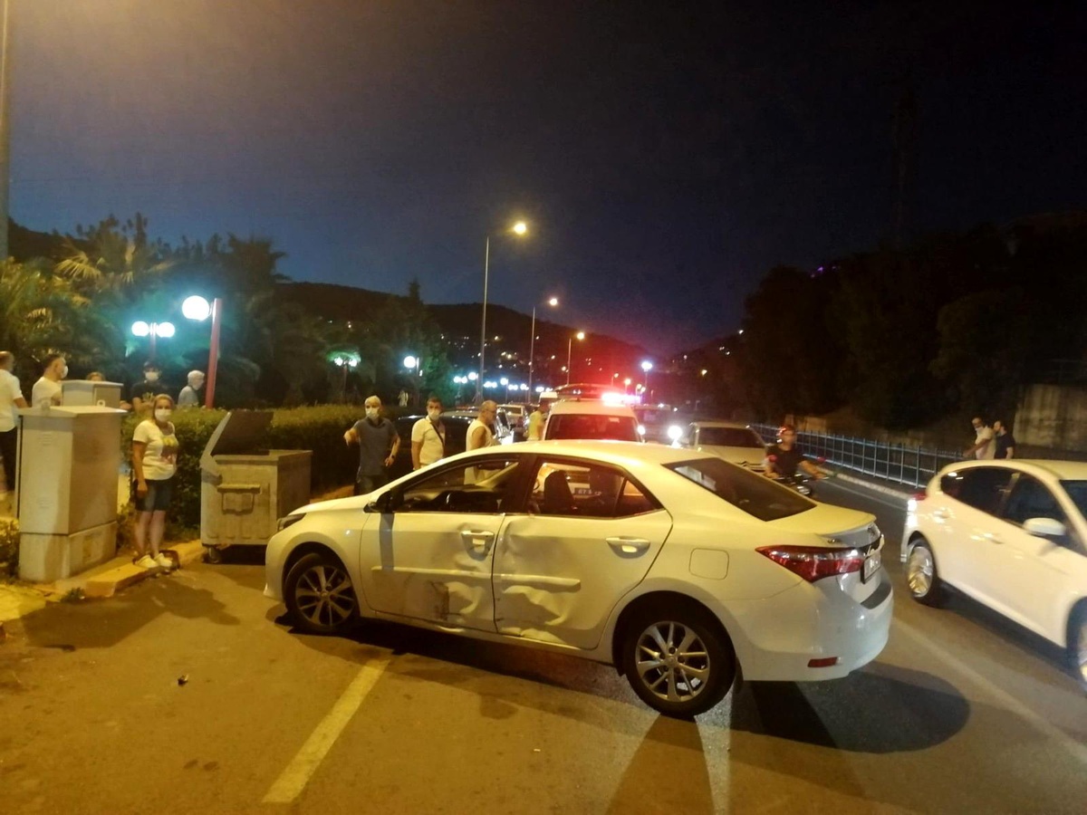 Motosiklet ile otomobil çarpıştı: 1 yaralı