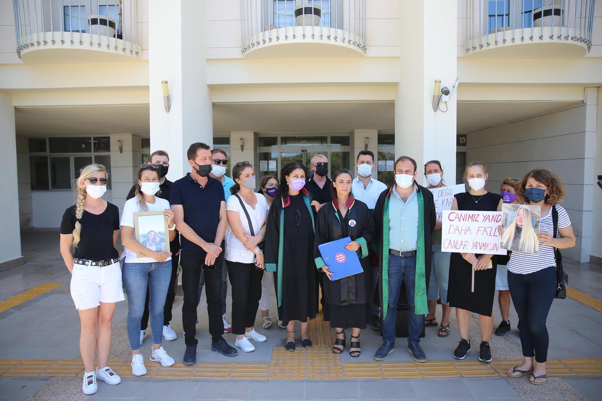 Son dakika... Muğla\'da genç kızın öldürülmesiyle ilgili 2 sanığın yargılanmasına başlandı