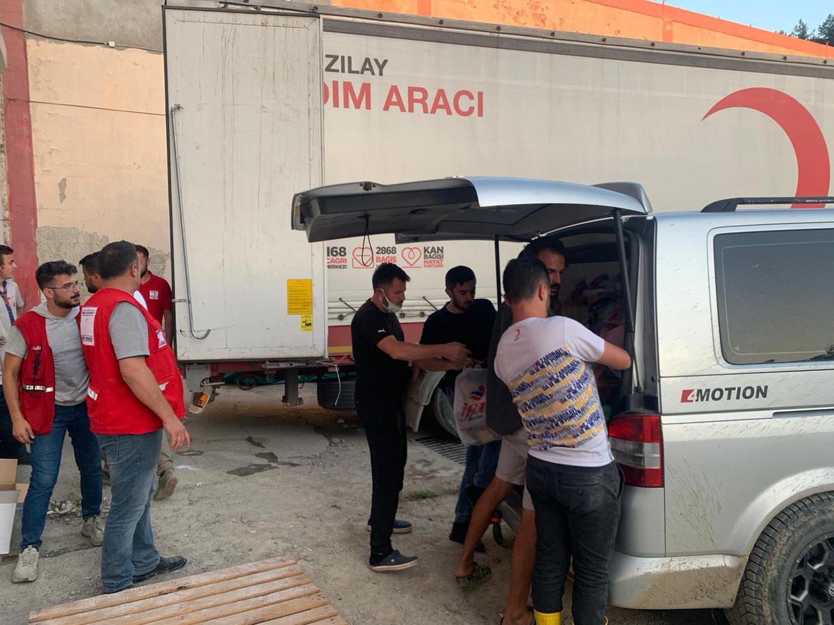 Son Dakika | Rize\'den sel felaketinin yaşandığı Kastamonu\'ya yardım