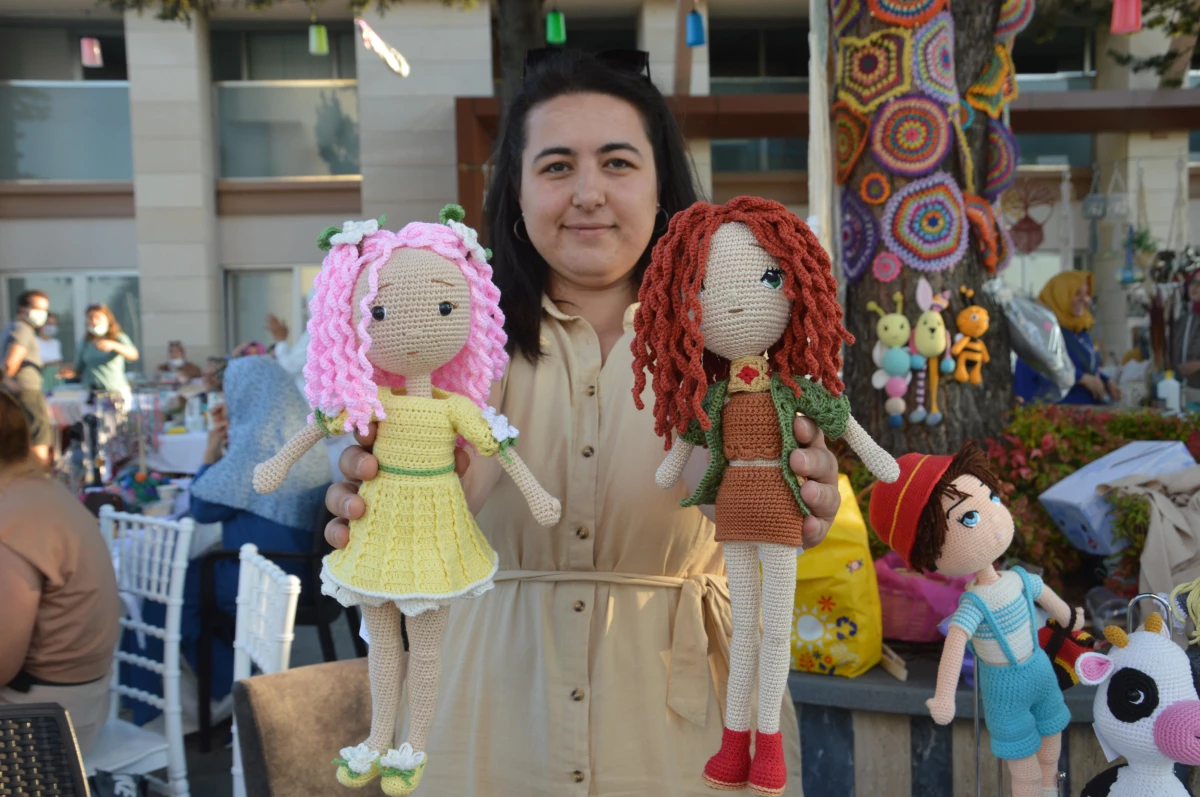 Sakarya\'da kadınlar el emeği ürünlerini panayırda satarak aile bütçelerine katkı sağlıyor
