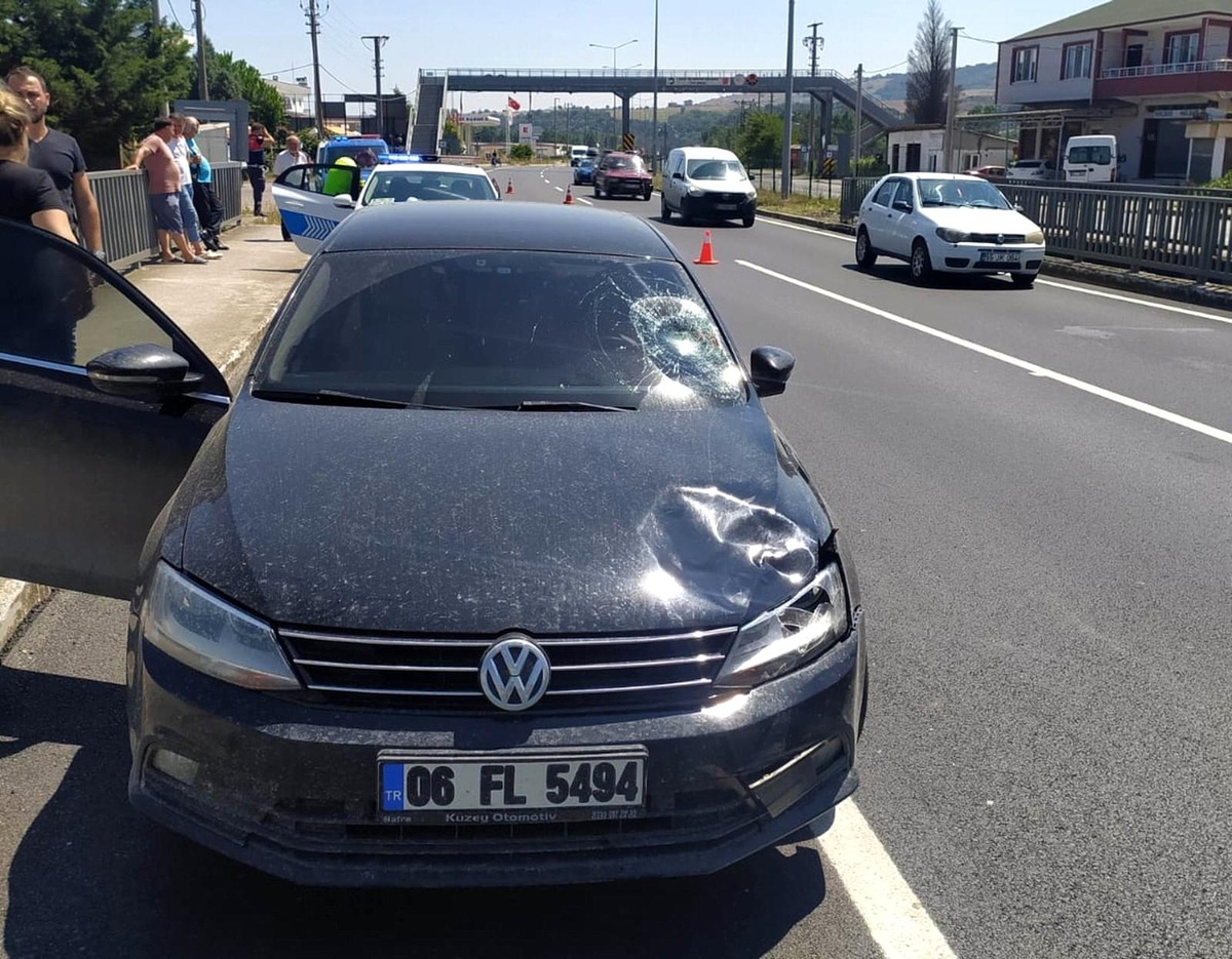 Samsun\'da otomobil yayaya çarptı: 1 yaralı