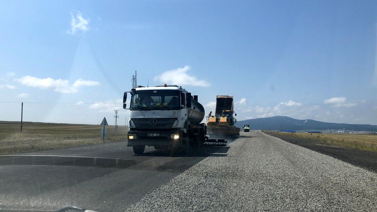 Sarıkamış\'a sathi kaplama yol