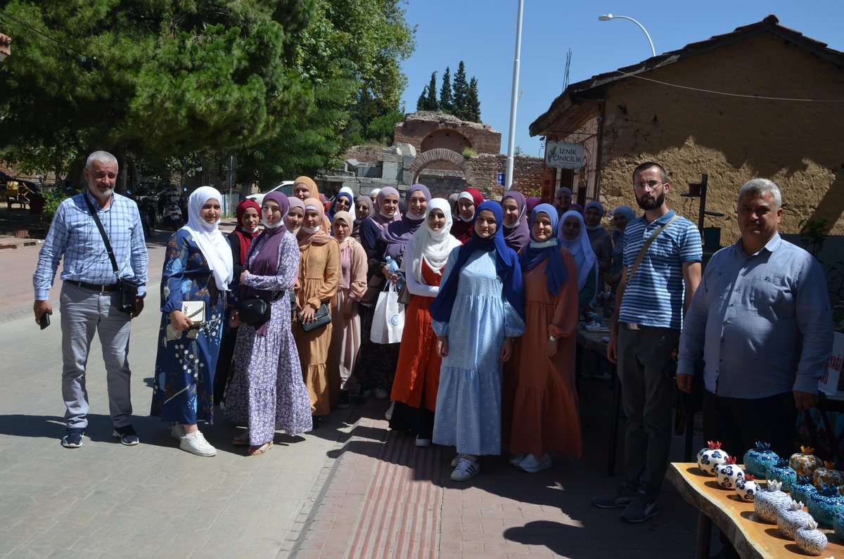 Sırbistan\'ın Sancak bölgesinden gelen Boşnak öğrenciler İznik\'i gezdi