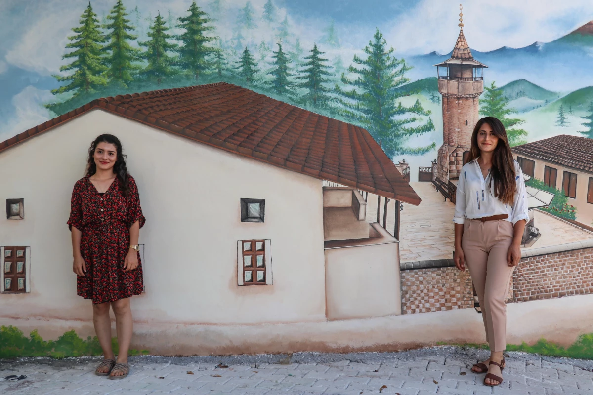 Yayladağı\'nda tarihi sokaklar duvar resimleriyle güzelleşiyor