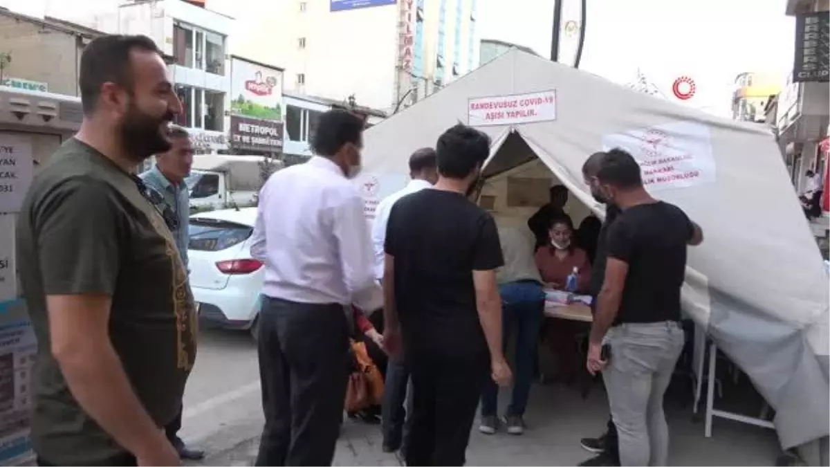 Yüksekovalılar \'Mavi\'den çıkmamak için her şeye rağmen aşılarını yapıyorlar