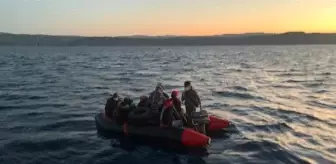Yunanistan'ın ölüme terk ettiği 12 kaçak göçmen kurtarıldı