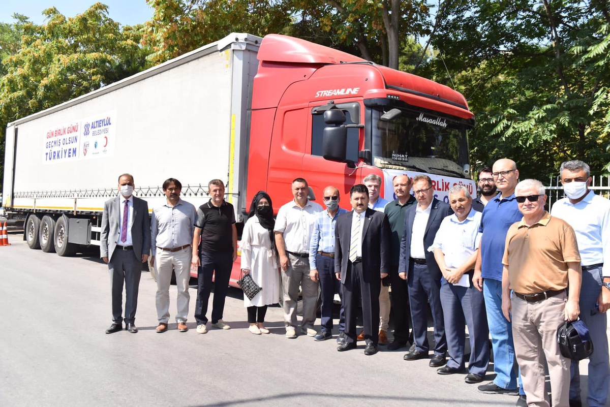 Altıeylül Belediyesi sel bölgesine insani yardım malzemesi gönderdi