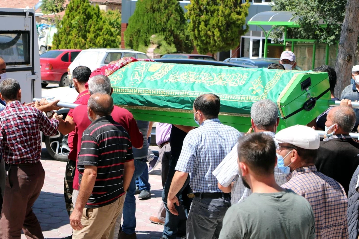 Son dakika haberleri | Arkadaşı tarafından öldürülen İkranur, son yolculuğuna uğurlandı