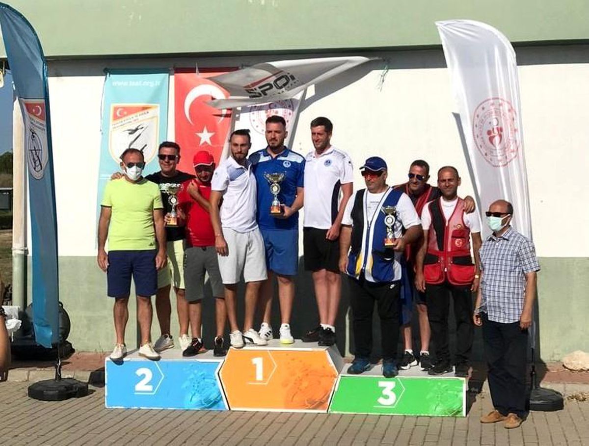 Atıcılıkta Düzce kürsüde