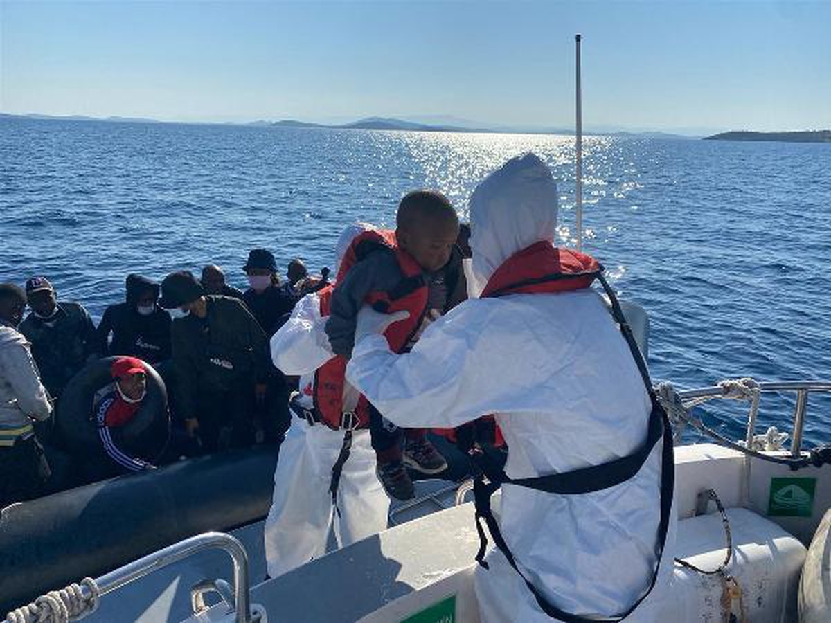 Son dakika haberi | Ayvalık açıklarında Yunanistan\'ın ölüme terk ettiği göçmenler kurtarıldı