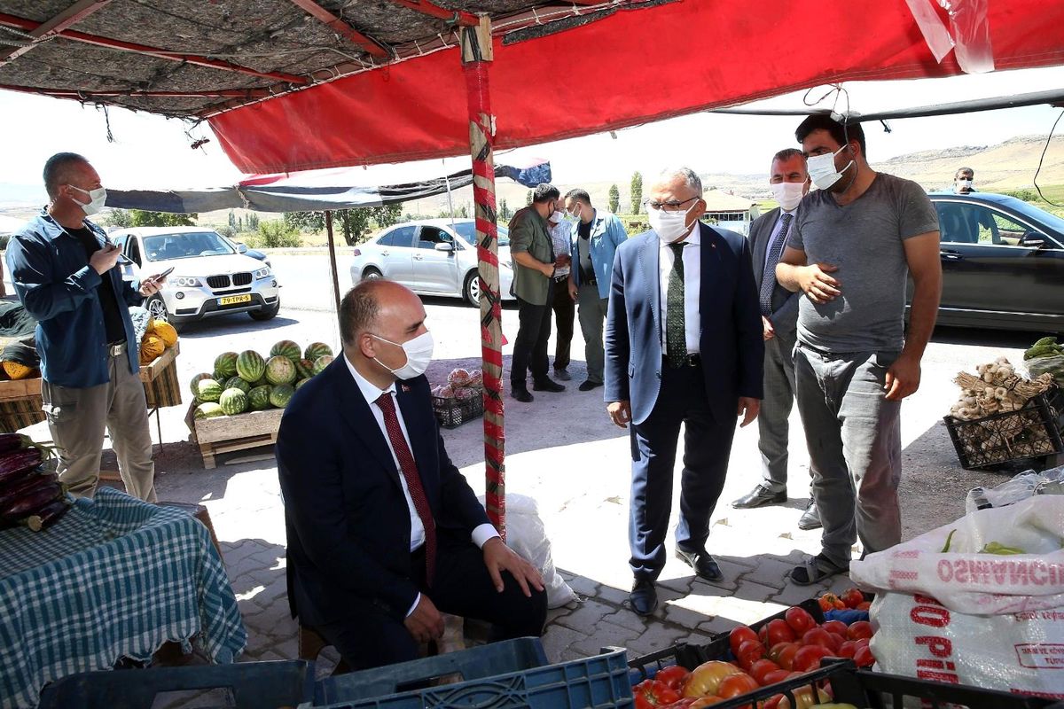 Son dakika haberleri | Başkan, Vali ile birlikte yöresel ürünleri inceledi