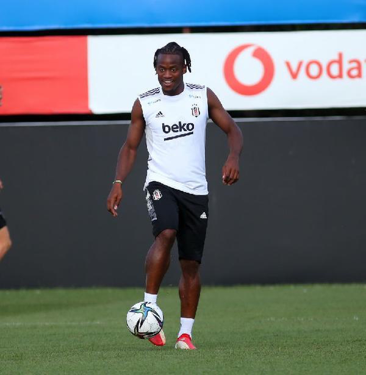 Beşiktaş\'ta Batshuayi ilk antrenmanına çıktı