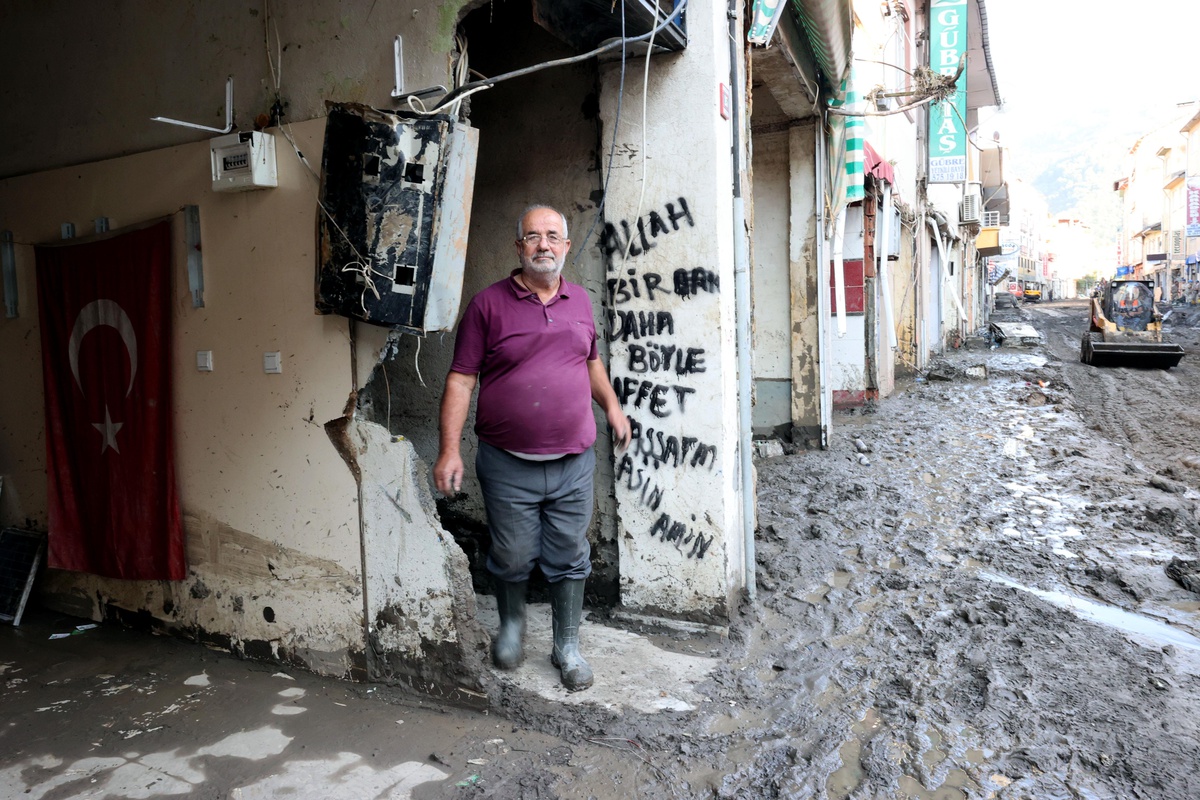 Bozkurt\'ta selden geriye kalanlar felaketin boyutlarını gözler önüne seriyor