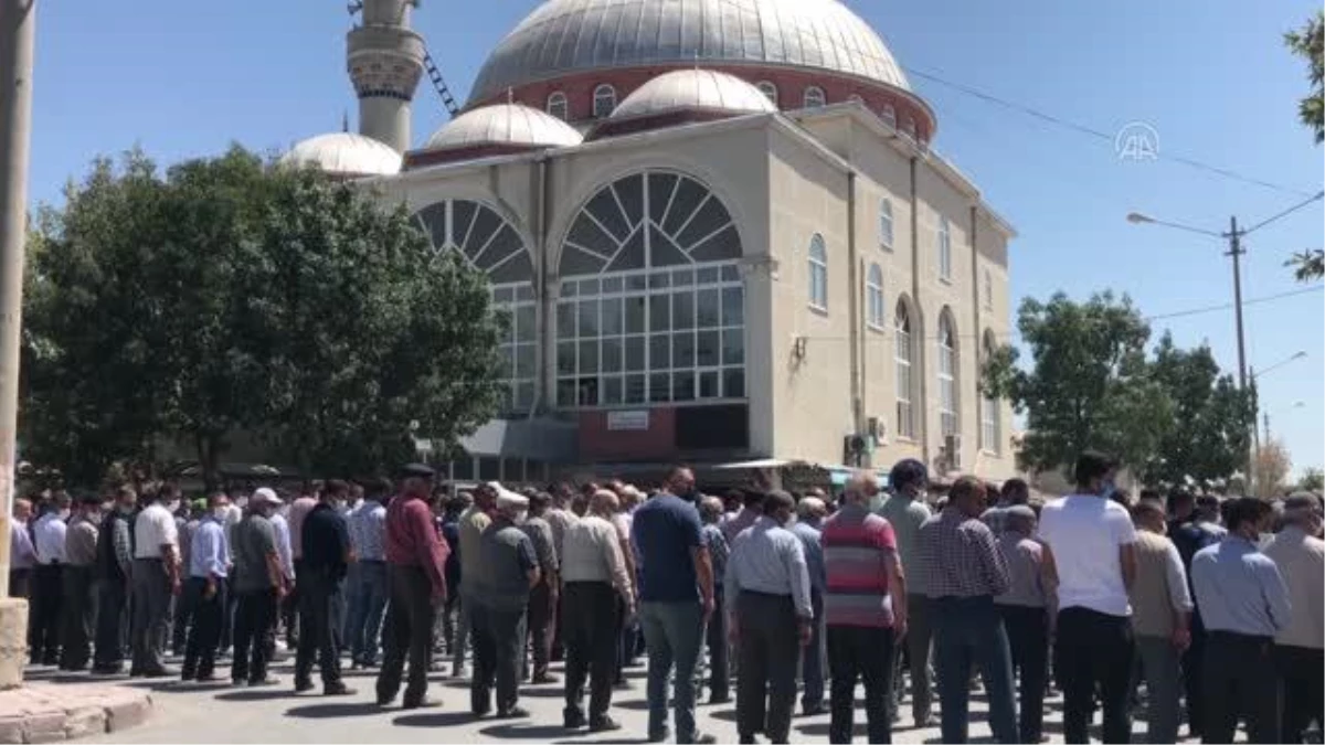 Son dakika haber! Büyükşen çifti cinayetinde "yardım ve yataklık" suçlamasıyla tutuklu olan Mustafa Okşen\'in cenazesi defnedildi