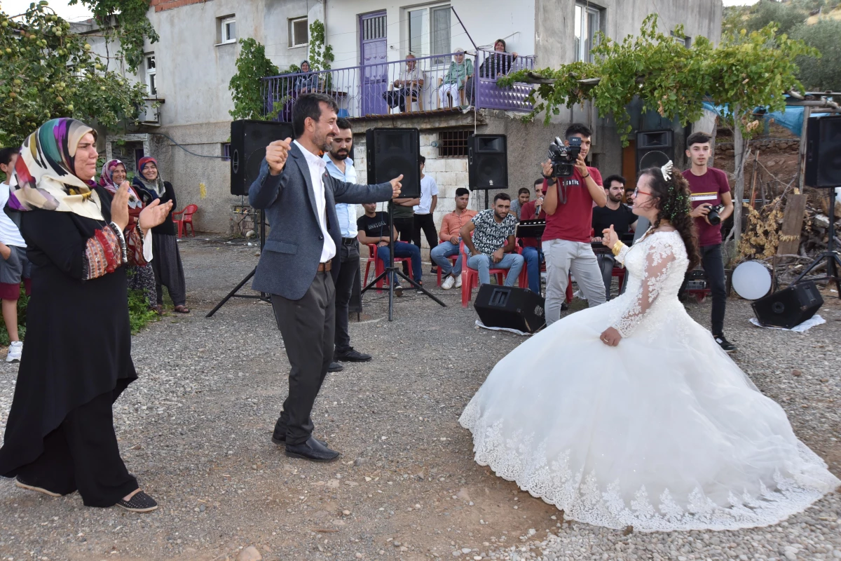 KAHRAMANMARAŞ - Down sendromlu kızın düğün ve gelinlik giyme hayali gerçek oldu