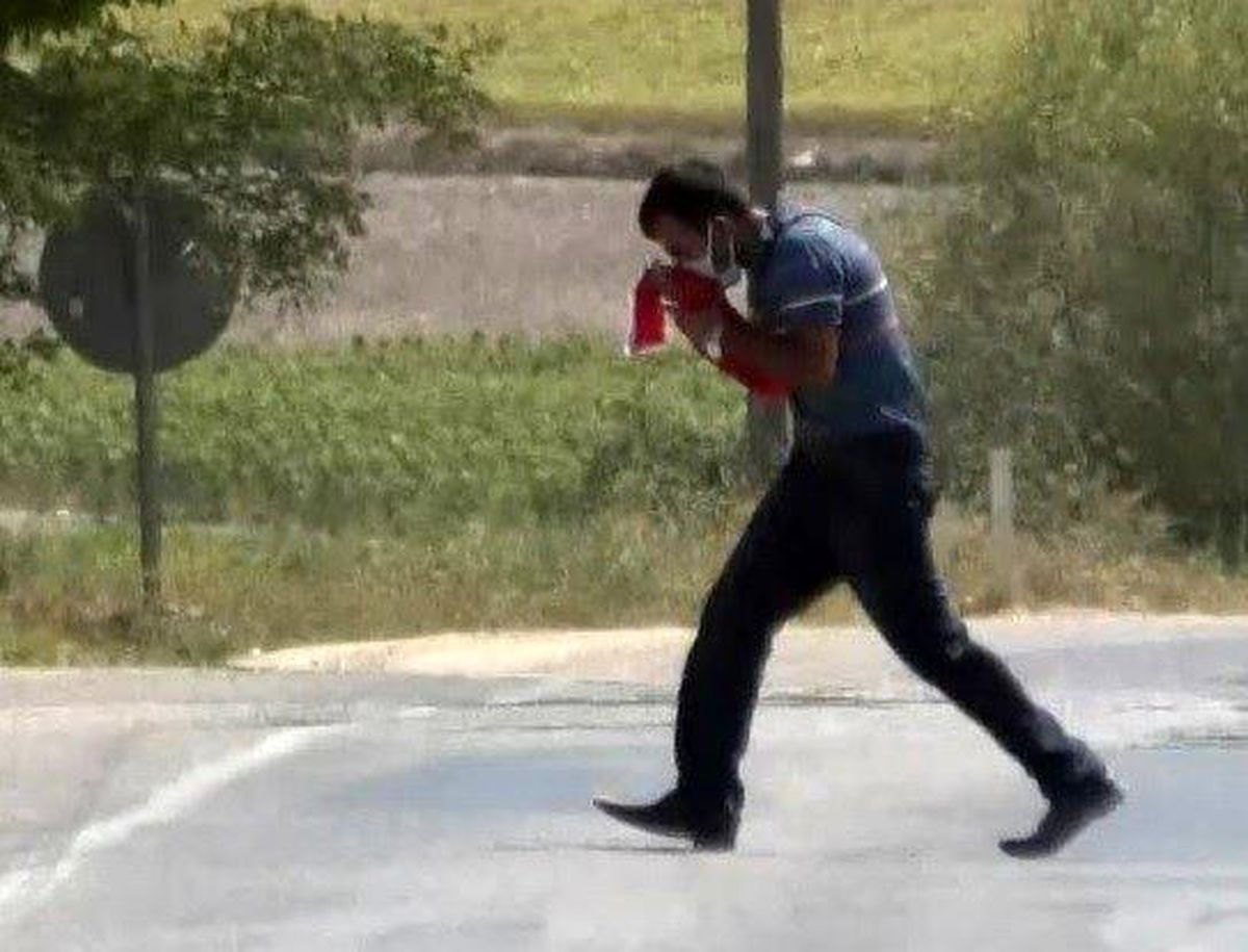 Engelli vatandaş Türk bayrağına böyle sahip çıktı