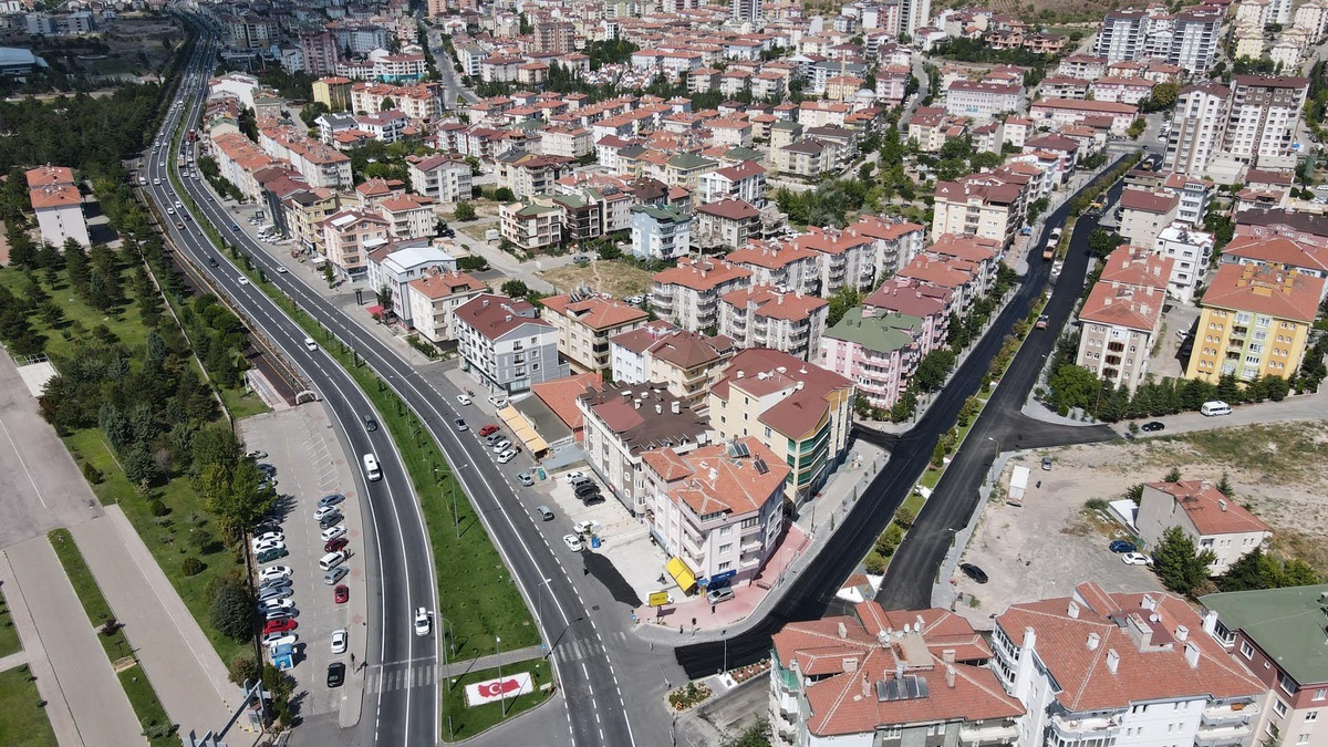 Göktürk Caddesi\'ne aşınma konfor tabakası serildi
