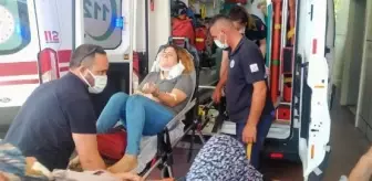 Halk otobüsüyle çarpışan otomobildeki anne ve oğlu yaralandı