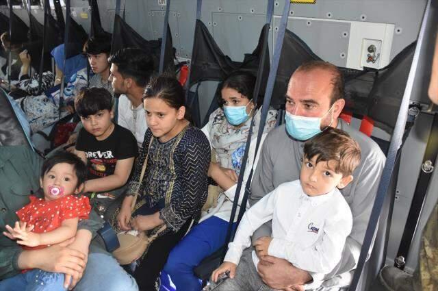 Kabil'deki 200'ü aşkın Türk vatandaşı için 'uçan kale' ile tahliye operasyonu Kabil'deki 200'ü aşkın Türk vatandaşı için 'uçan kale' ile tahliye operasyonu