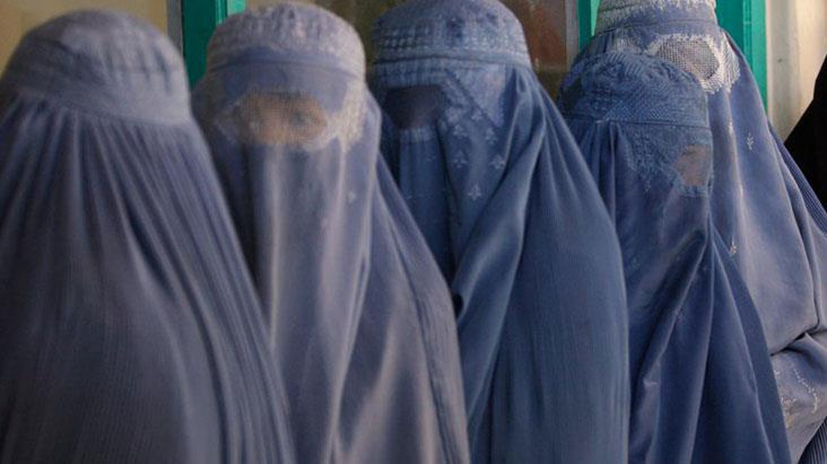 Kadınların Taliban\'la ilgili anlattıkları tüyler ürpertti! Kıza birçok kez tecavüz edip aylar sonra hamile olarak getirdiler