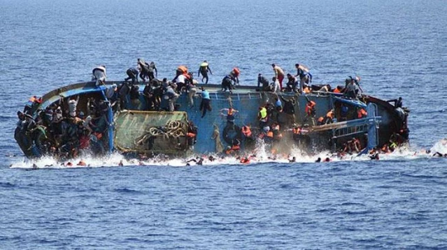 Kanarya Adaları'na giden teknedeki motor arızası sonucu 2 hafta denizde mahsur kalan 47 göçmen hayatını kaybetti