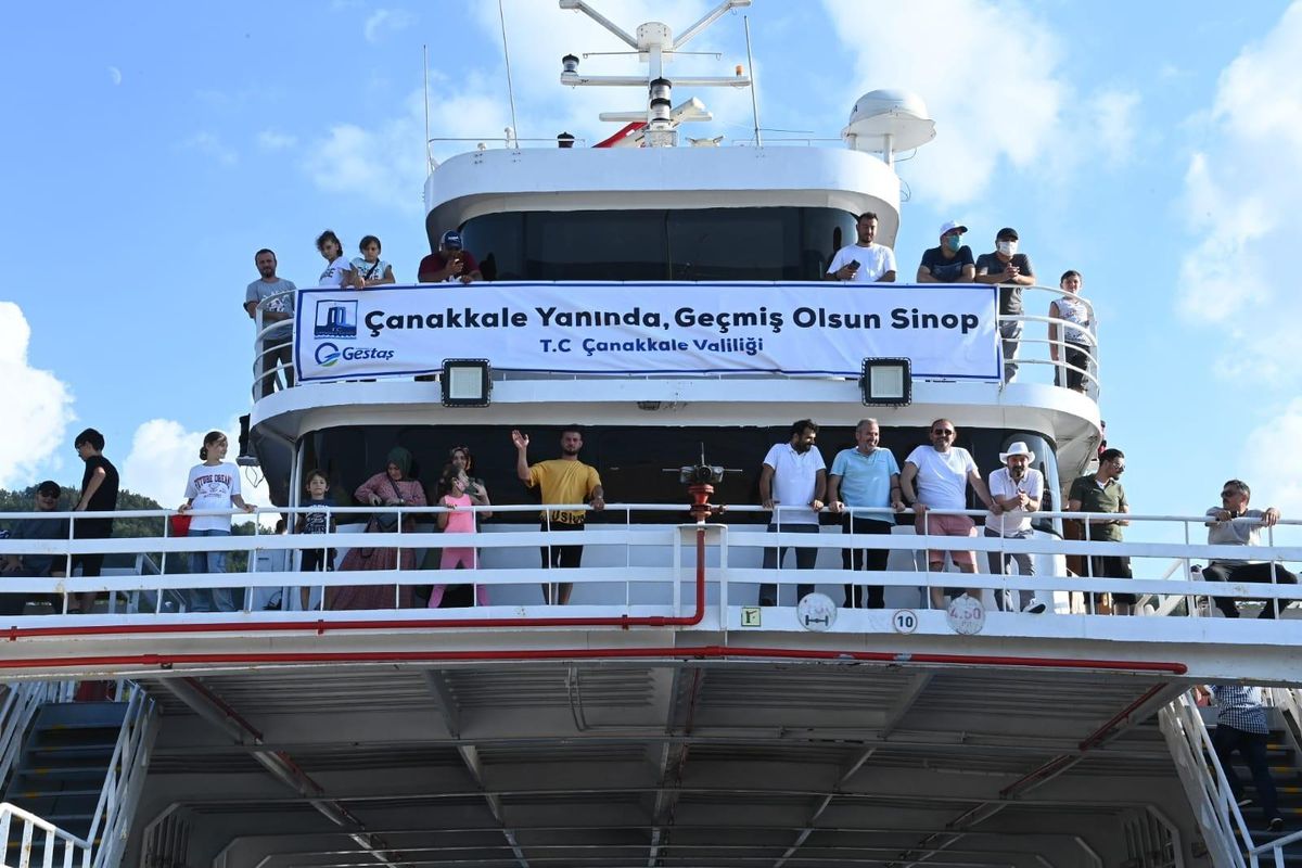 Karadeniz\'deki sel felaketinde 578 vatandaş ile 115 araç feribot ile tahliye edildi