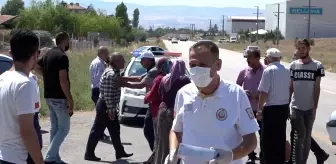 Son dakika haberi! Kaza anı güvenlik kamerasında: Otomobilini gören baba çılgına döndü, polislerle tartıştı