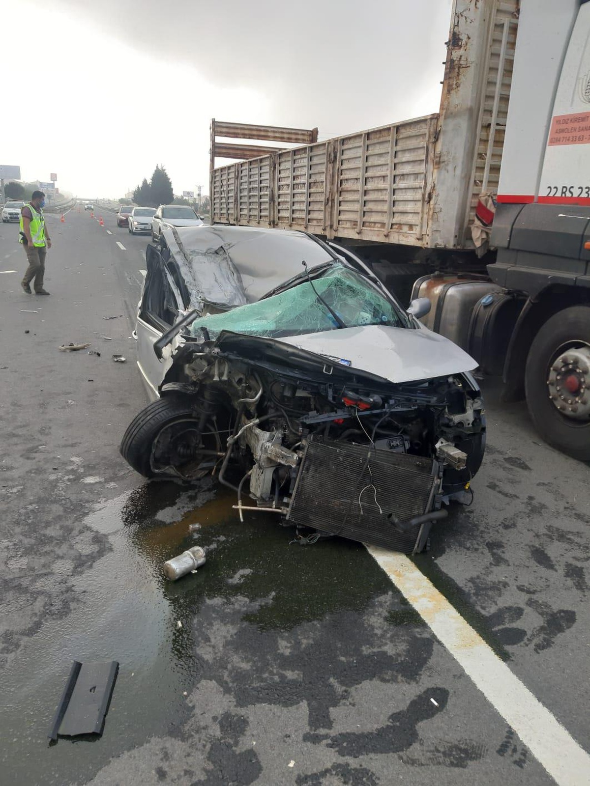 Keşan\'da otomobille kamyon çarpıştı: 2 yaralı