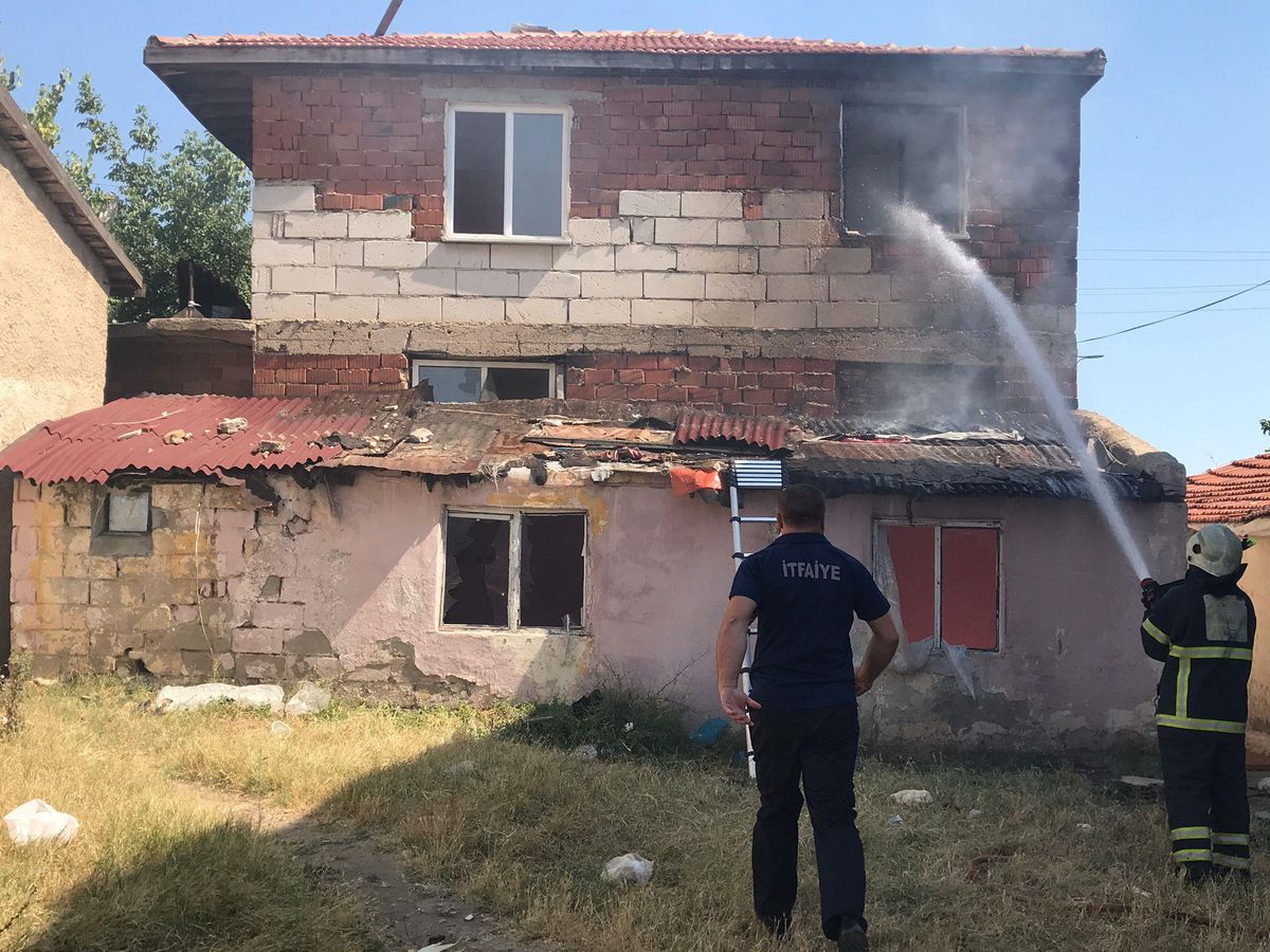 Son dakika... Kırklareli\'nde metruk binada çıkan yangın söndürüldü
