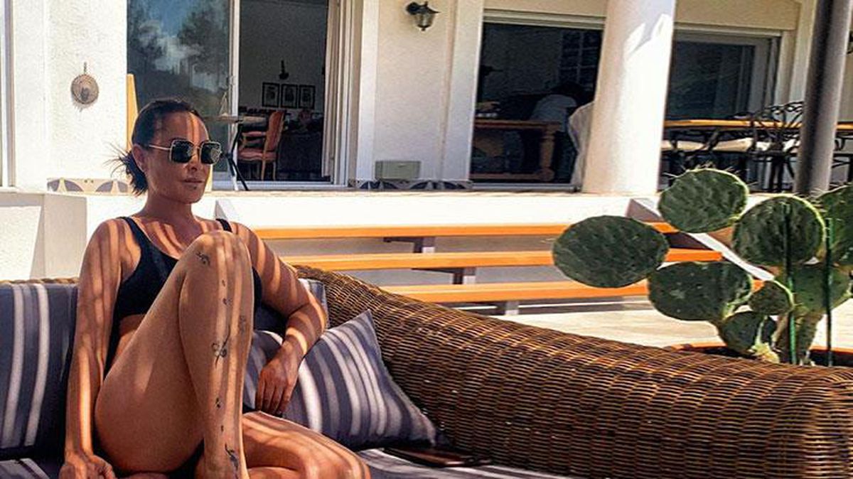 Mavi bikinisiyle denizde şov yapan Hülya Avşar\'ın fit görüntüsü beğeni topladı