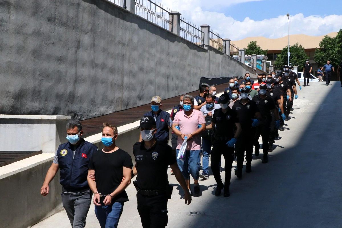 Mersin\'deki FETÖ operasyonunda 2 asker tutuklandı
