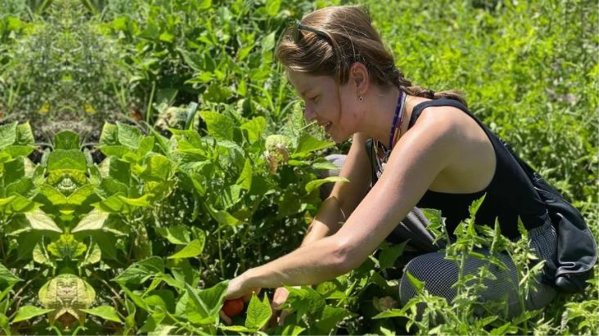 Camdaki Kız\'ın başrol oyuncusu Burcu Biricik, çiftlikten paylaştığı pozlarla büyük beğeni topladı