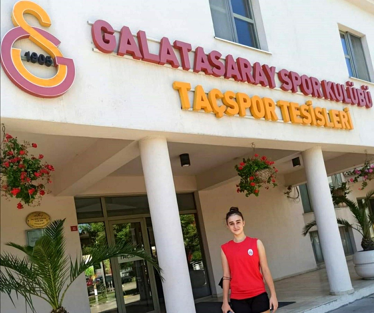 Payas\'lı Sudenaz, Galatasaray voleybol takımı alt yapısına transfer oldu